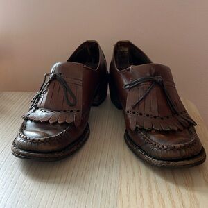 VINTAGE G.H. BASS Brown Leather Kiltie Heel Loafer